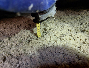 Zateplení stropu řadového rodinného domu pomocí foukané izolace